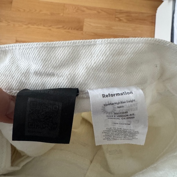 Reformation - Cynthia High Rise Straight Jean in White - Picture 6 of 6